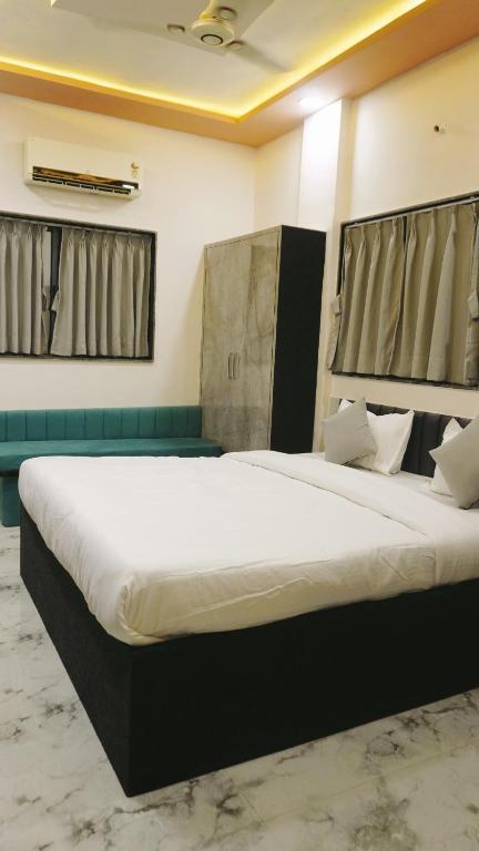 Postel nebo postele na pokoji v ubytování Hotel Sahara Residency