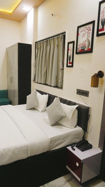 Postel nebo postele na pokoji v ubytování Hotel Sahara Residency