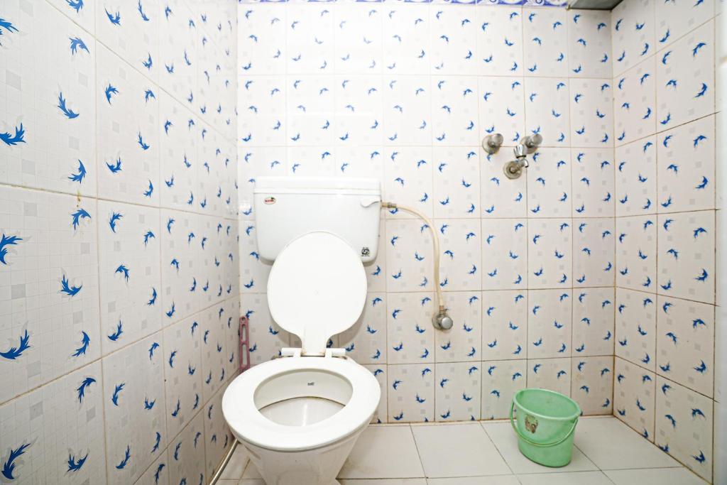 Et badeværelse på Nukkad Guest House Near Lake Pichola