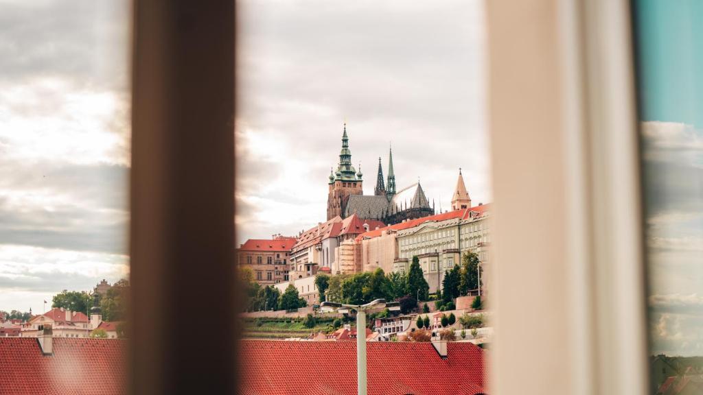 Nespecifikovaný výhled na destinaci Praha nebo výhled na město při pohledu z hotelu