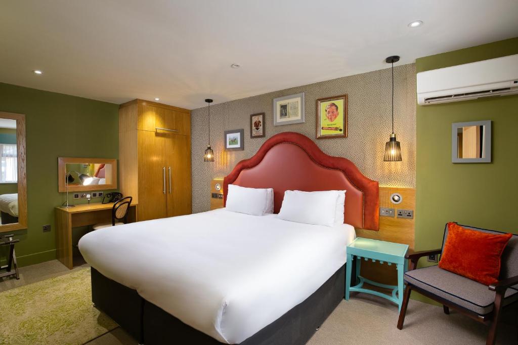 
King Room - Courtyard
