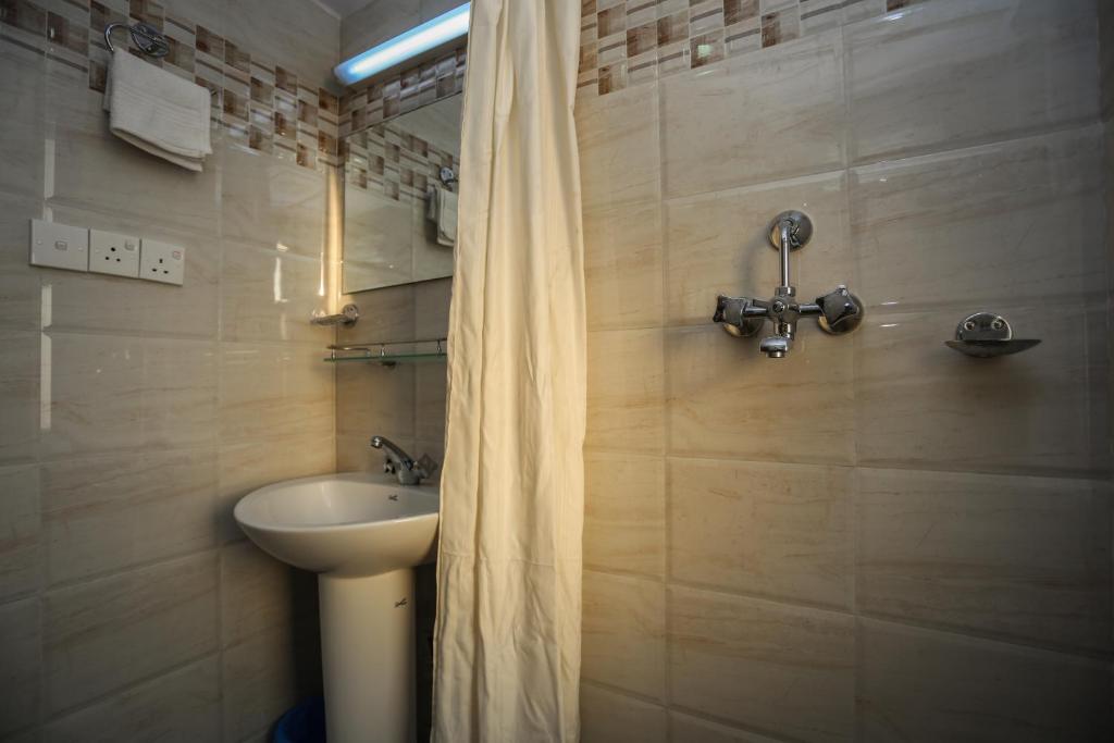 Bilik mandi di Nirvana Home