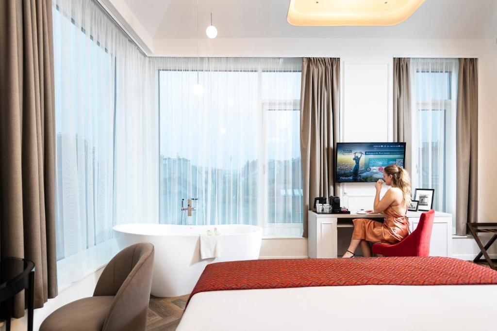 Three Corners Avenue Hotel - Resim 35