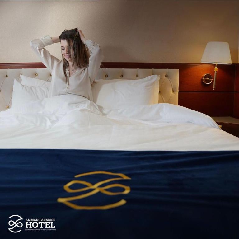 Postel nebo postele na pokoji v ubytování Amman Paradise Hotel