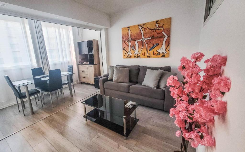 Posezení v ubytování Tres jolie STUDIO A 2 MINUTES DE LA PLAGE ET DU PORT DE Fréjus secteur base nature