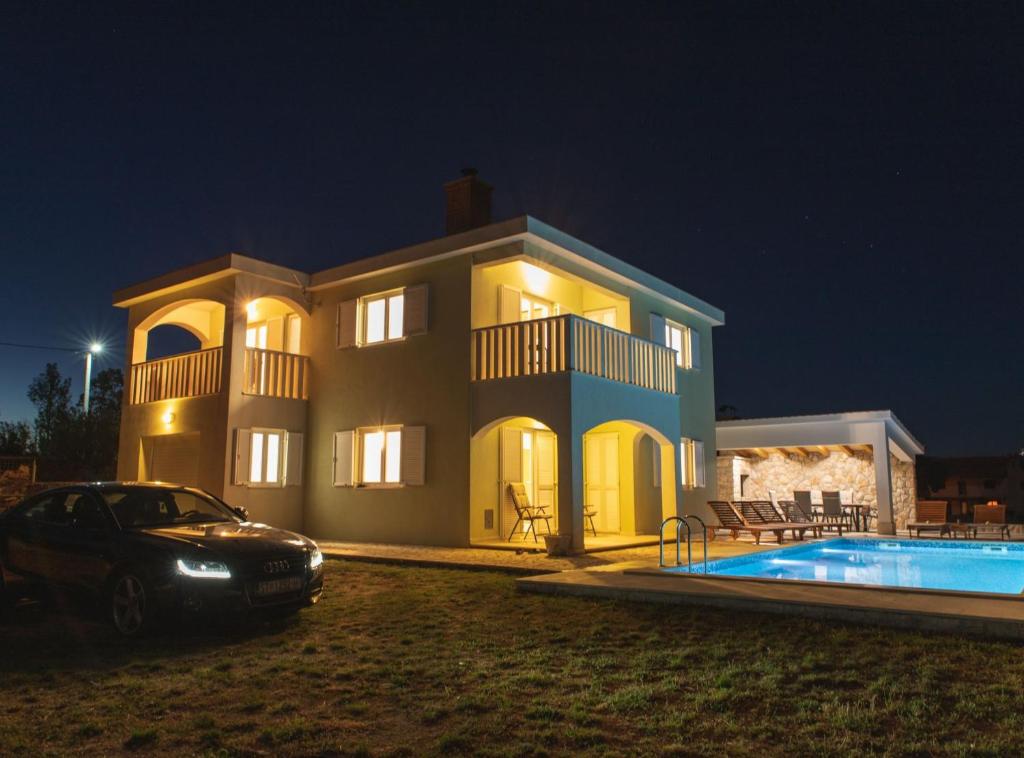 Bazén v ubytování Idyllic Getaway Lovrec Villa with Pool nebo v jeho okolí