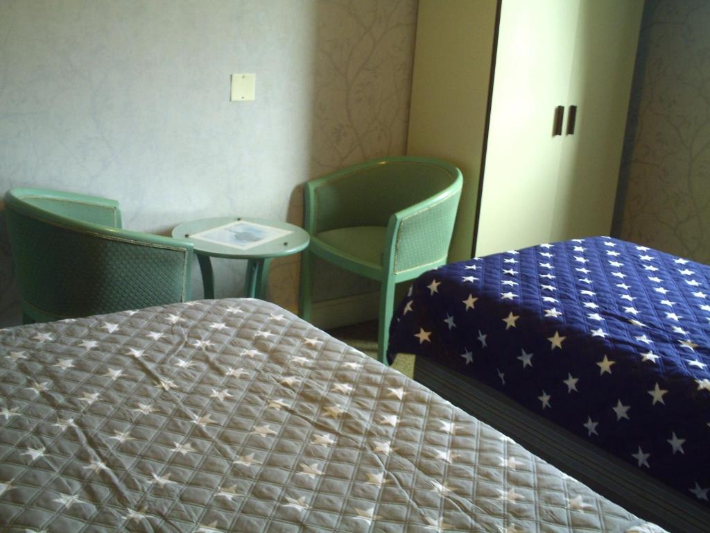 Postel nebo postele na pokoji v ubytování Hôtel l'Eden