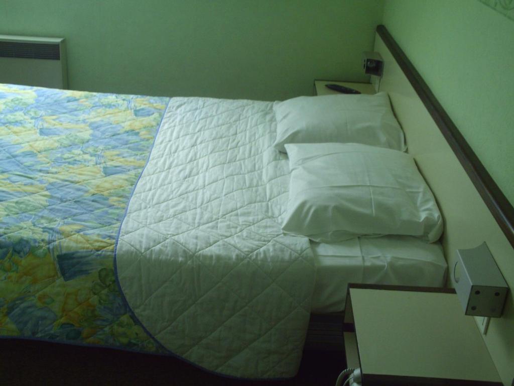 Postel nebo postele na pokoji v ubytování Hôtel l'Eden