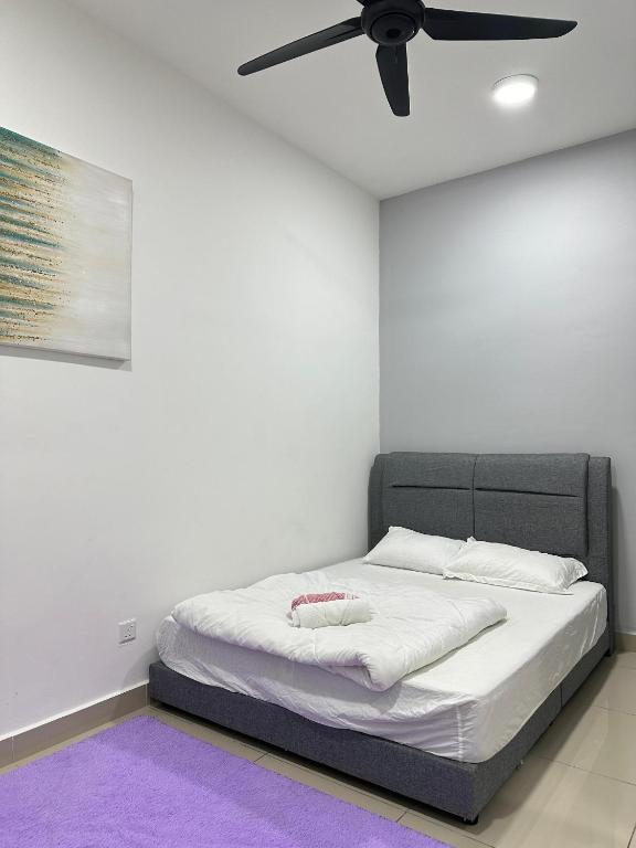 Postel nebo postele na pokoji v ubytování Seremban Pool View 5-6 pax Suite