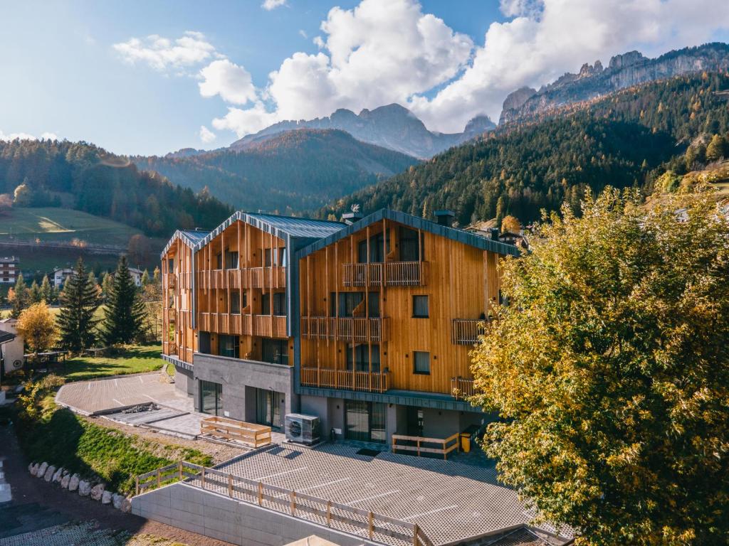 Nespecifikovaný výhled na hory nebo výhled na hory při pohledu z hotelu