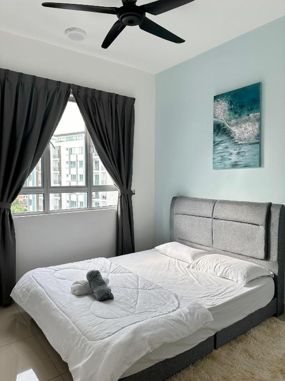 Postel nebo postele na pokoji v ubytování Seremban Pool View 5-6 pax Suite