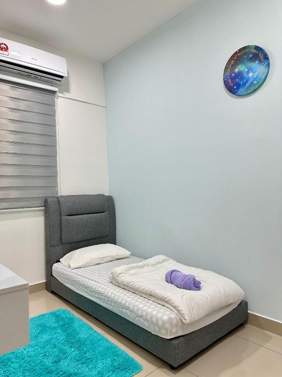 Postel nebo postele na pokoji v ubytování Seremban Pool View 5-6 pax Suite