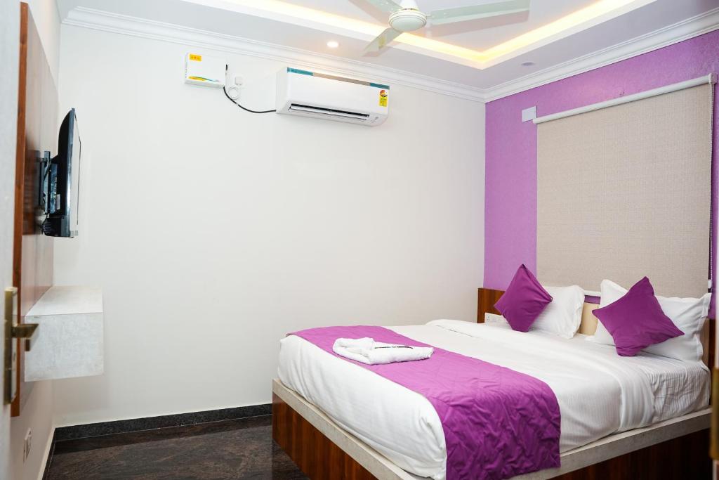 Postel nebo postele na pokoji v ubytování Hotel Skylights Bangalore Airport