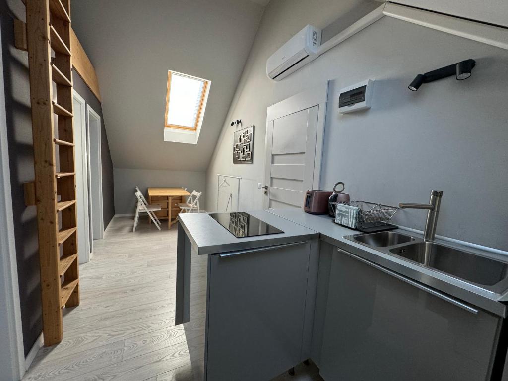 A kitchen or kitchenette at ZiMo Taliándörögdi MoZiHáz