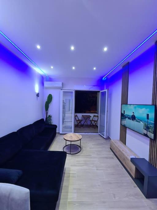 TV a/nebo společenská místnost v ubytování Luxury 3siblings