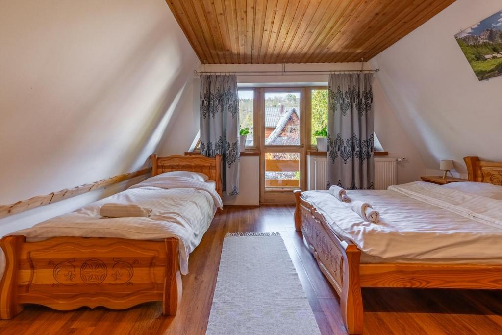 Posteľ alebo postele v izbe v ubytovaní Domek Pod Strzechą
