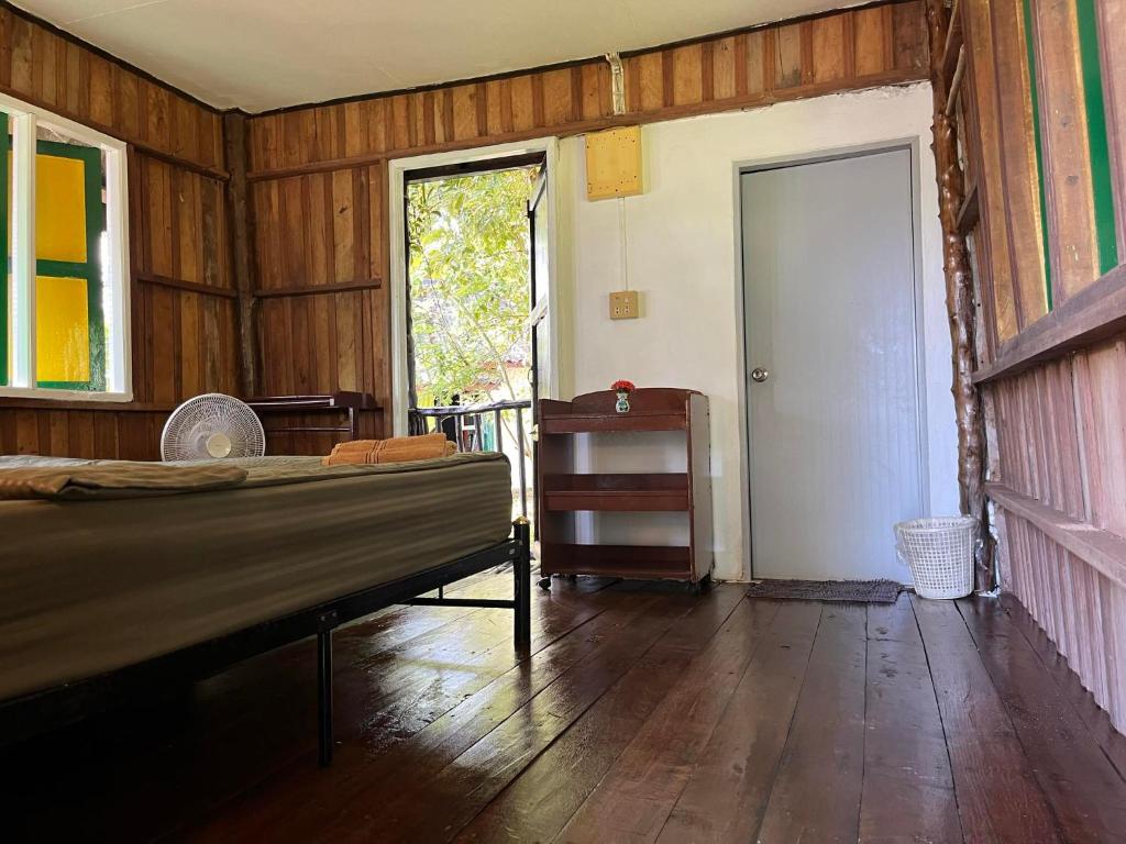 Postel nebo postele na pokoji v ubytování Ao Pong Resort