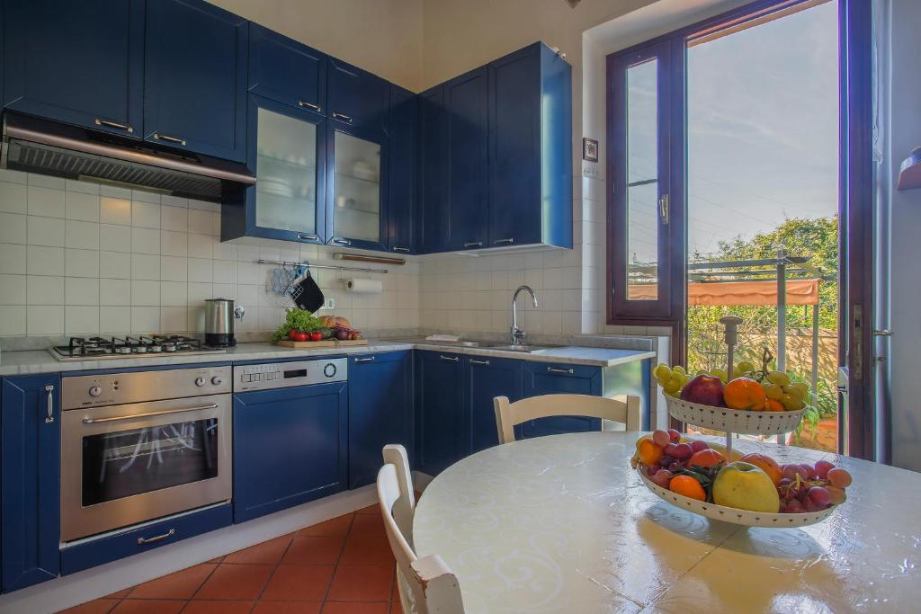 A kitchen or kitchenette at Villa Bellesi - Sweet Dreams in Florence