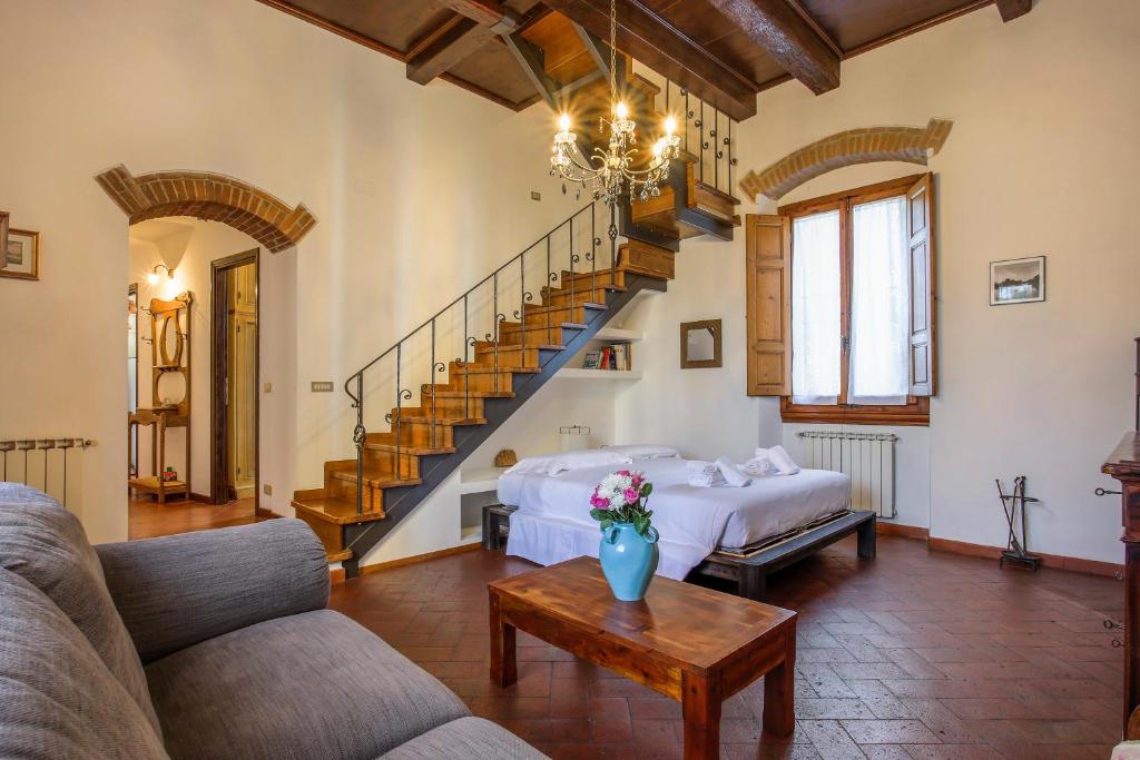 A seating area at Villa Bellesi - Sweet Dreams in Florence