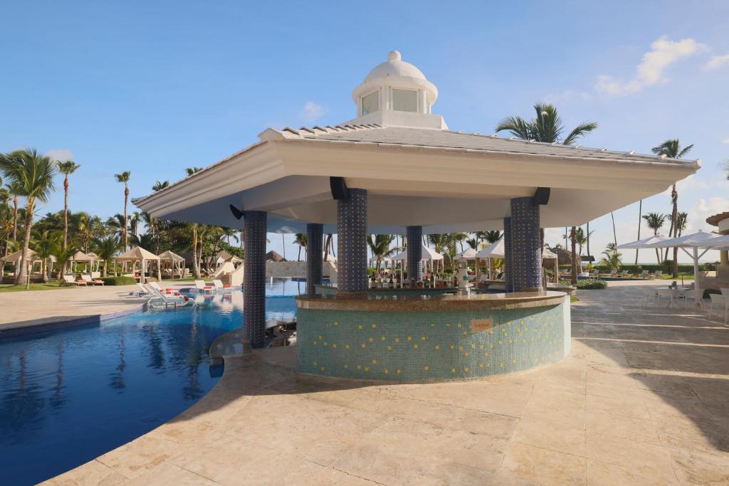 Bazén v ubytování JOIA Bávaro by Iberostar nebo v jeho okolí