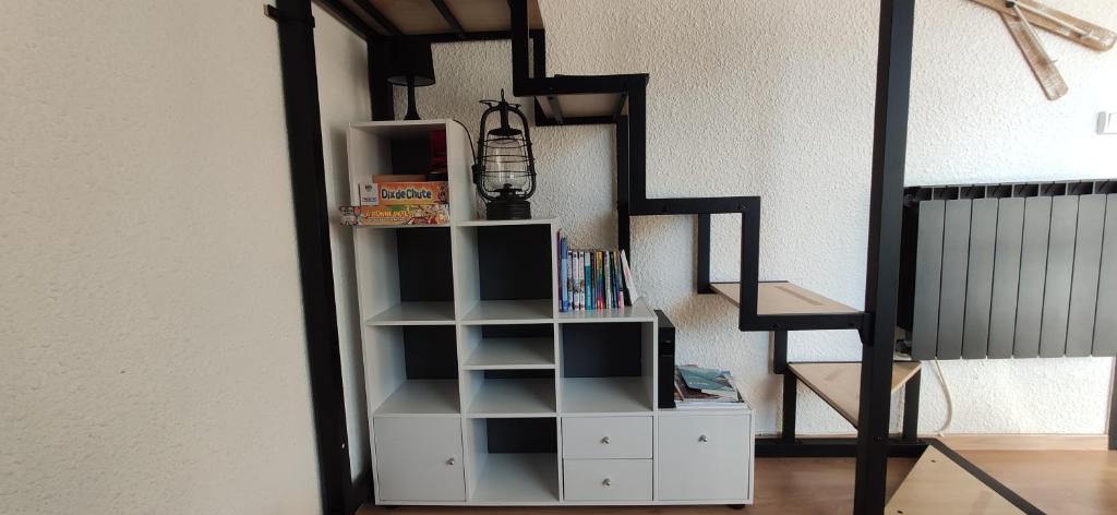 Knižnica v apartmáne