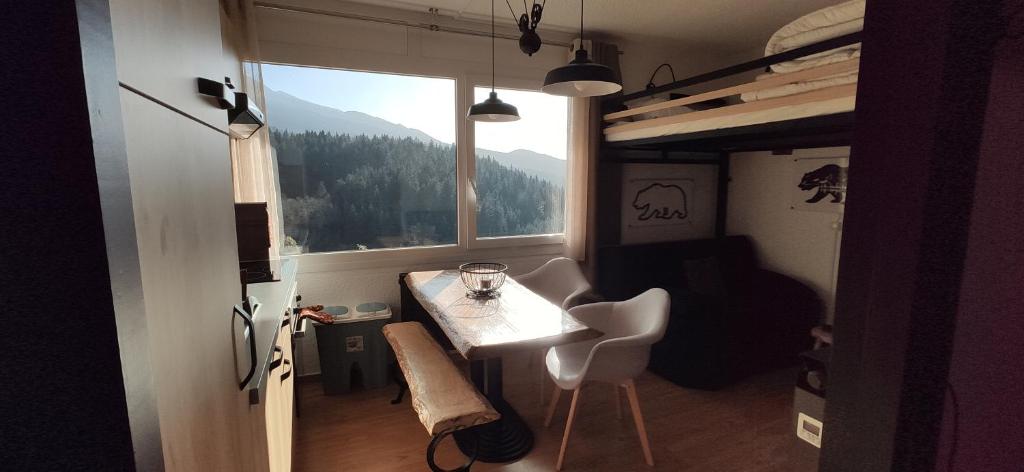 Výhľad na hory alebo výhľad na hory priamo z apartmánu