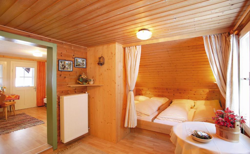 Rúm í herbergi á Großmitt