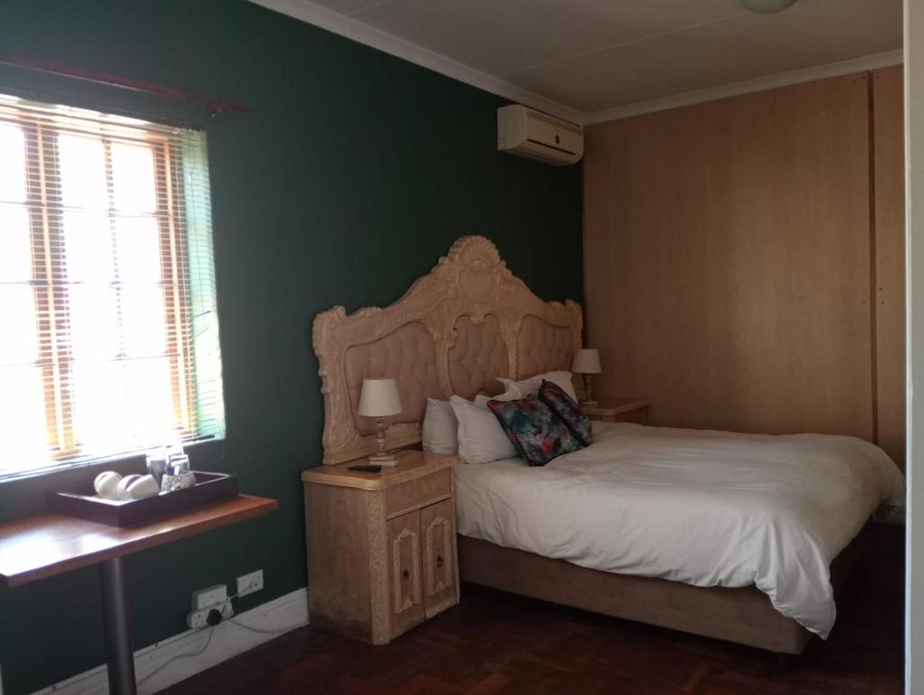 Postel nebo postele na pokoji v ubytování Villa de la Rosa Klerksdorp