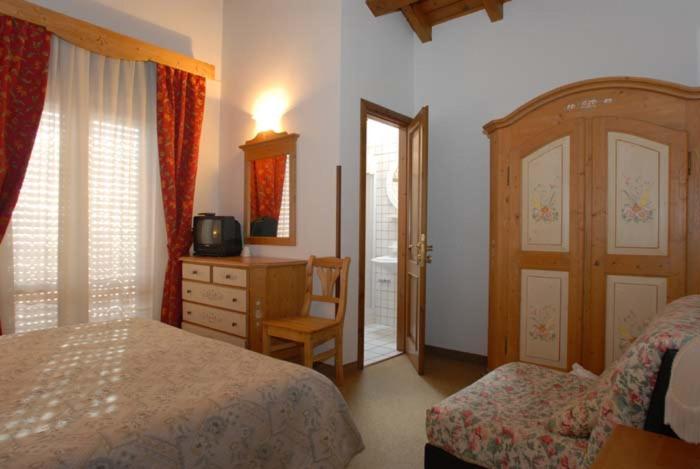 Postel nebo postele na pokoji v ubytování Hotel Alpi - Foza