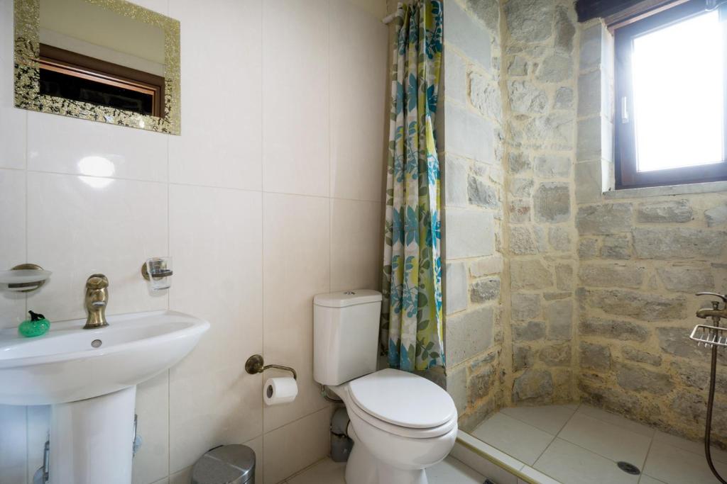 Kúpeľňa v ubytovaní Villa Platanos