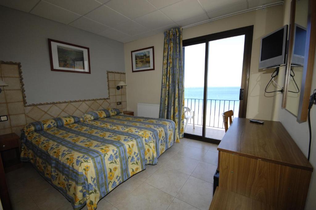 Postel nebo postele na pokoji v ubytování Hotel Marian Platja