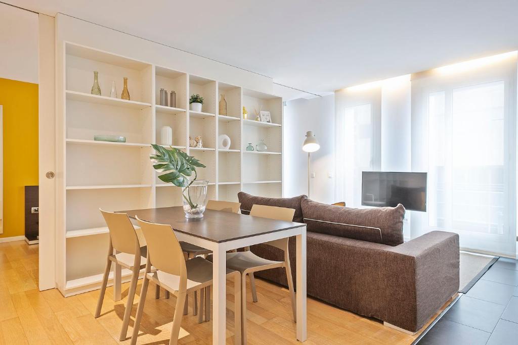 Lugaris Beach Apartments - 1