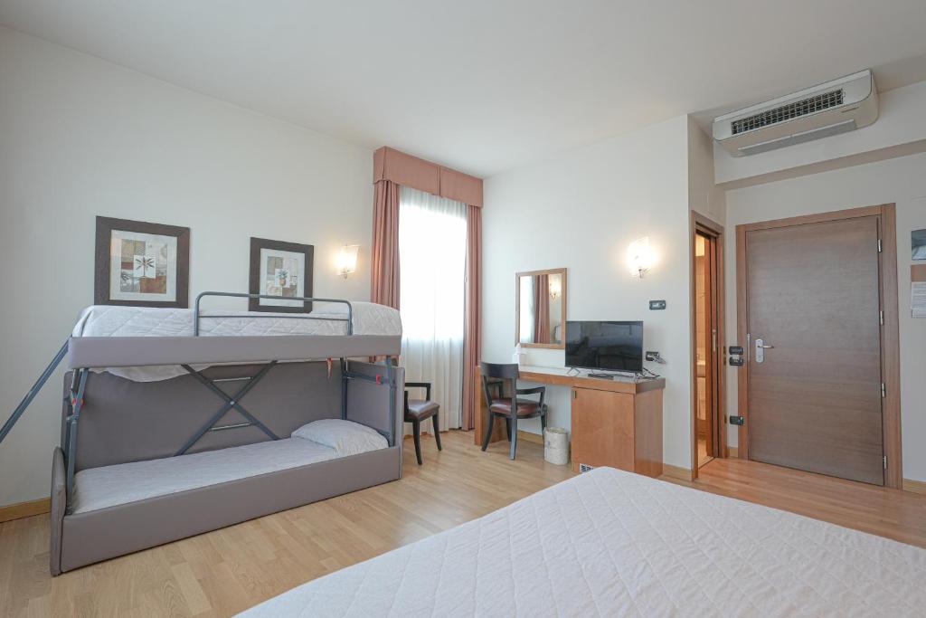 Hotel Europa - Triple Room