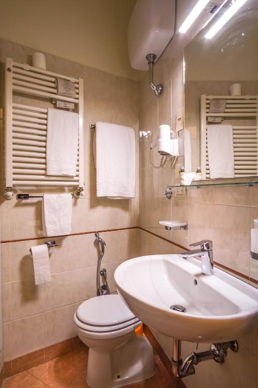 Hotel Bella Firenze - Resim 15