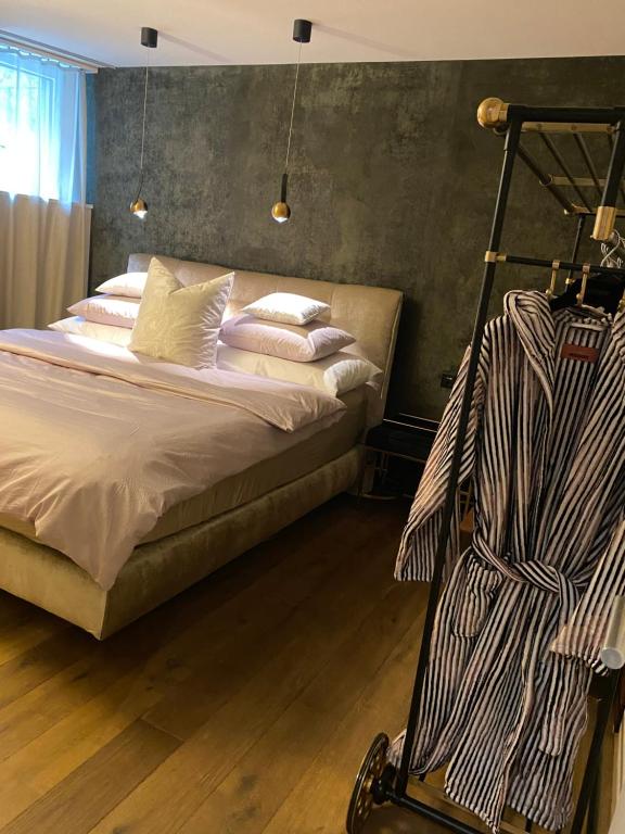 Katil atau katil-katil dalam bilik di Suite3, 7 min walk from Opera or Lake