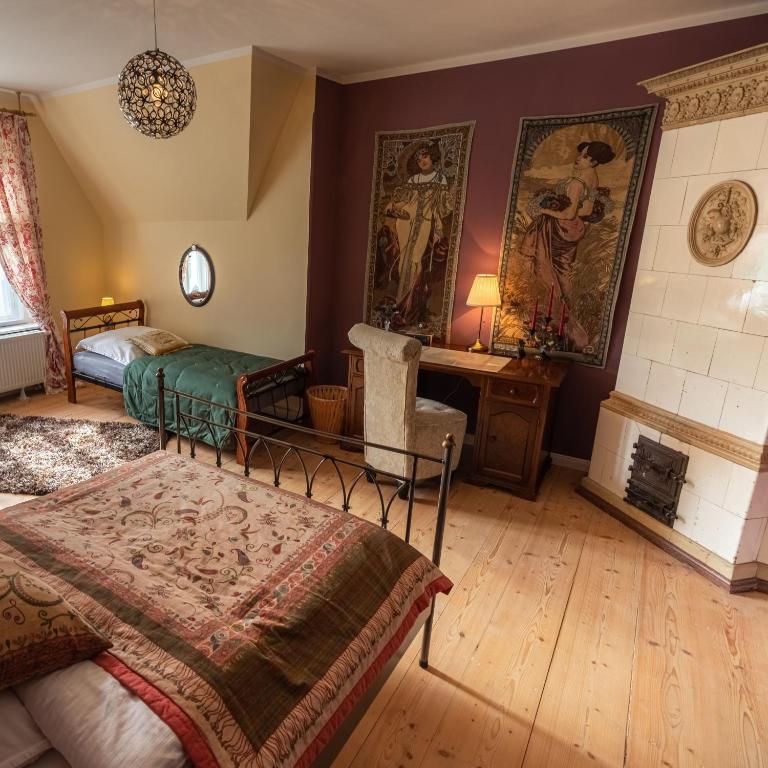 Postel nebo postele na pokoji v ubytování Ferienwohnung Anno1898 Zittau