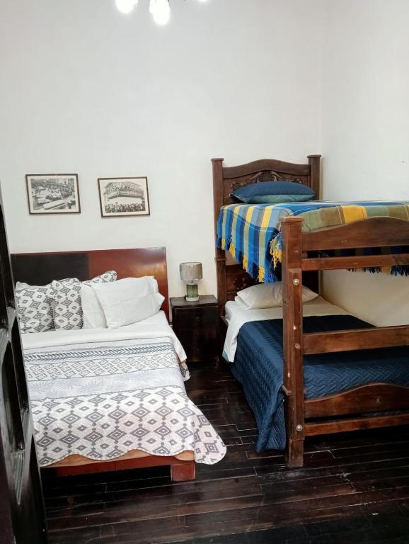 Postel nebo postele na pokoji v ubytování Hostal Hanoi en Bogotá