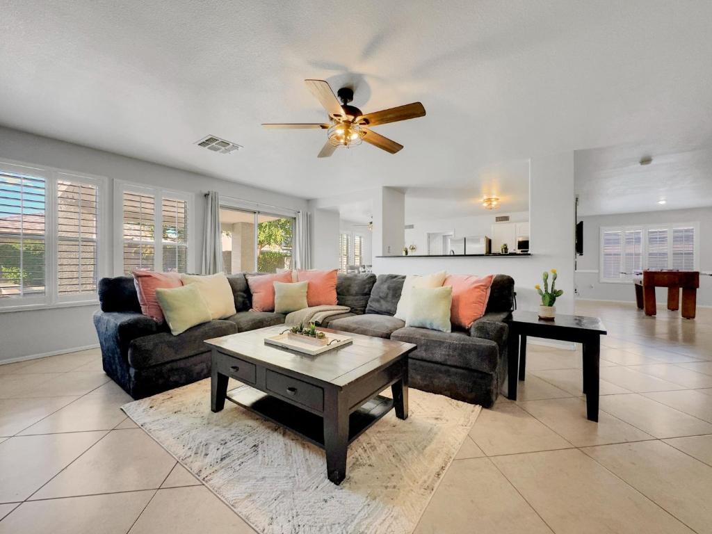 La Pryor Gilbert, Gilbert (precios actualizados 2024)