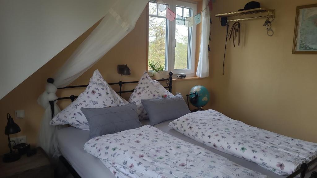 Postel nebo postele na pokoji v ubytování In der alten Gärtnerei B&B
