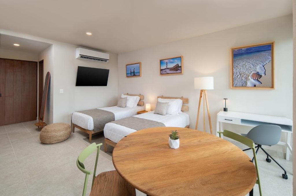 Everglades Suites — 3