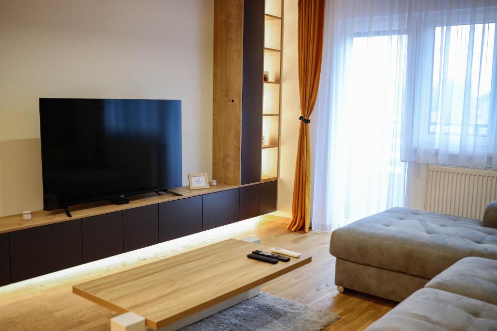 TV o dispositivi per l'intrattenimento presso Liberte Apartments