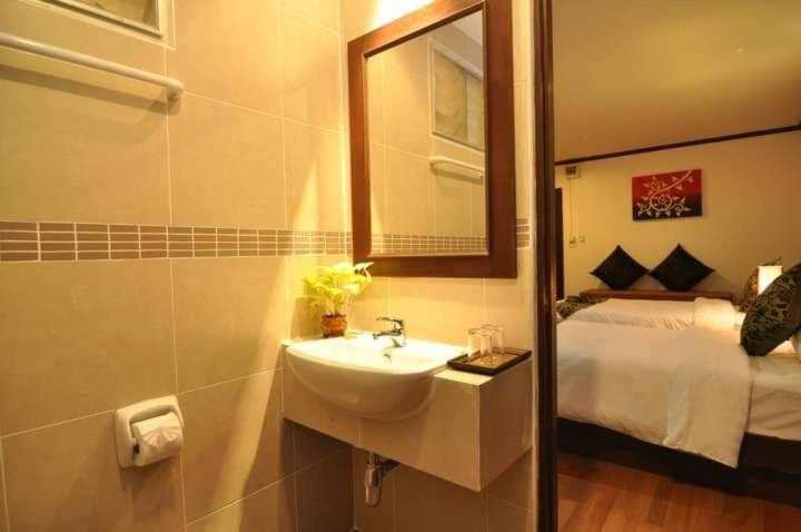 Hemingway's Hotel - Resim 17