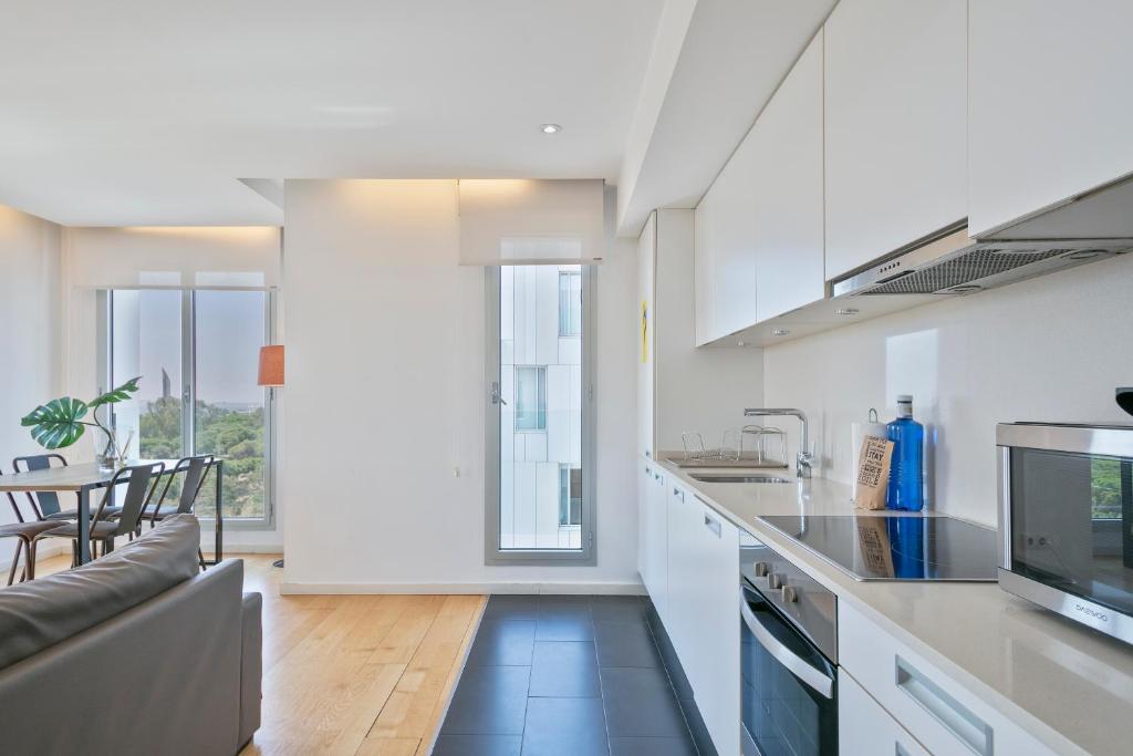 Lugaris Beach Apartments - Business Apartment With Sea View