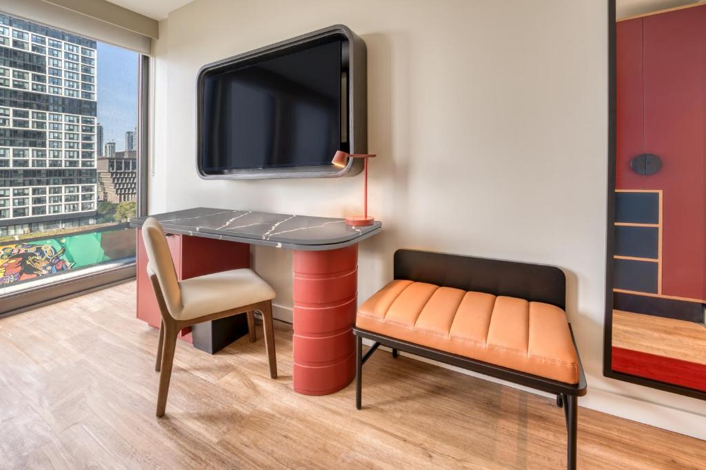 
Queen Room with Accessible Tub - Disability Access
