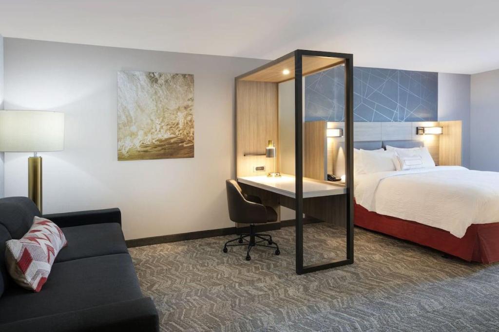 SpringHill Suites by Marriott Hampton Portsmouth - King Suite With Tub - Mobility Accessible
