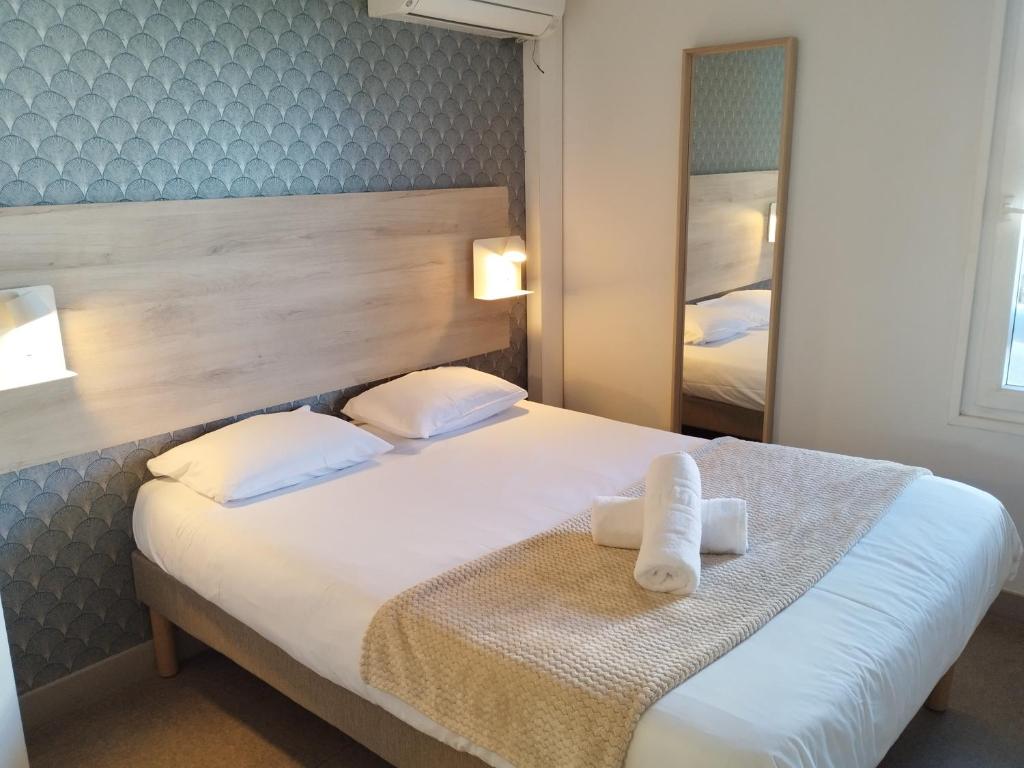 Postel nebo postele na pokoji v ubytování Fasthôtel Clermont-Ferrand Gerzat