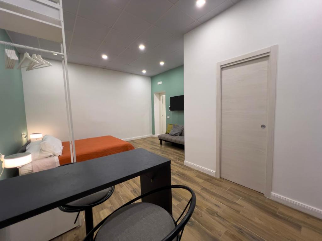 Aura apartments Napoli - Triple Room With Private Bathroom
