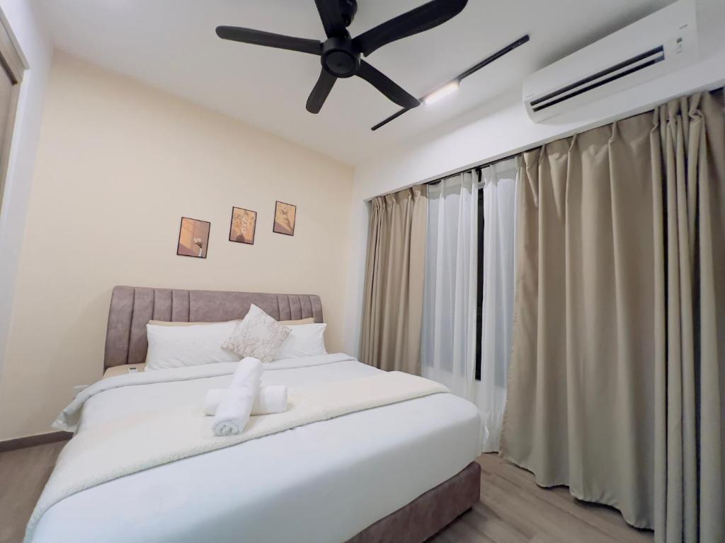 Postel nebo postele na pokoji v ubytování Agile TRX Luxury suite Bukit bintang