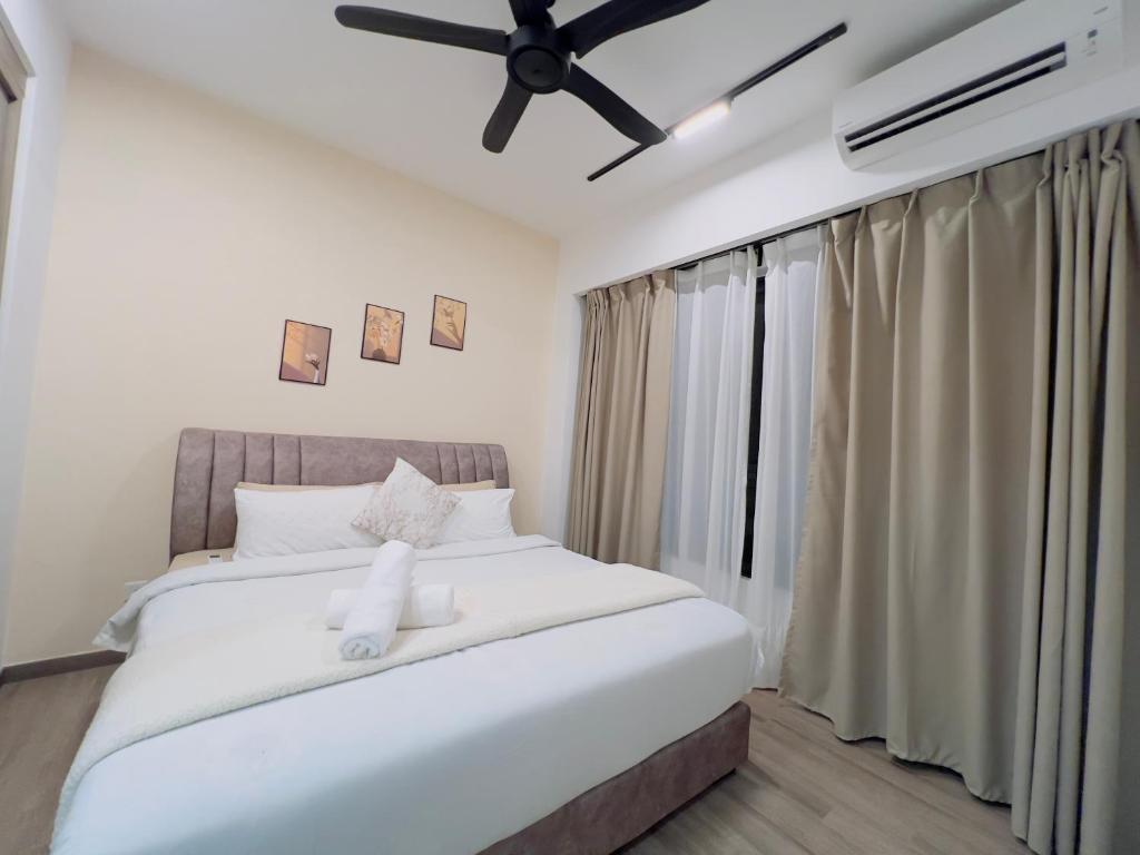 Postel nebo postele na pokoji v ubytování Agile TRX Luxury suite Bukit bintang