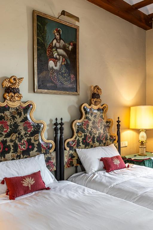 Postel nebo postele na pokoji v ubytování Queens hacienda alamedilla Toledo